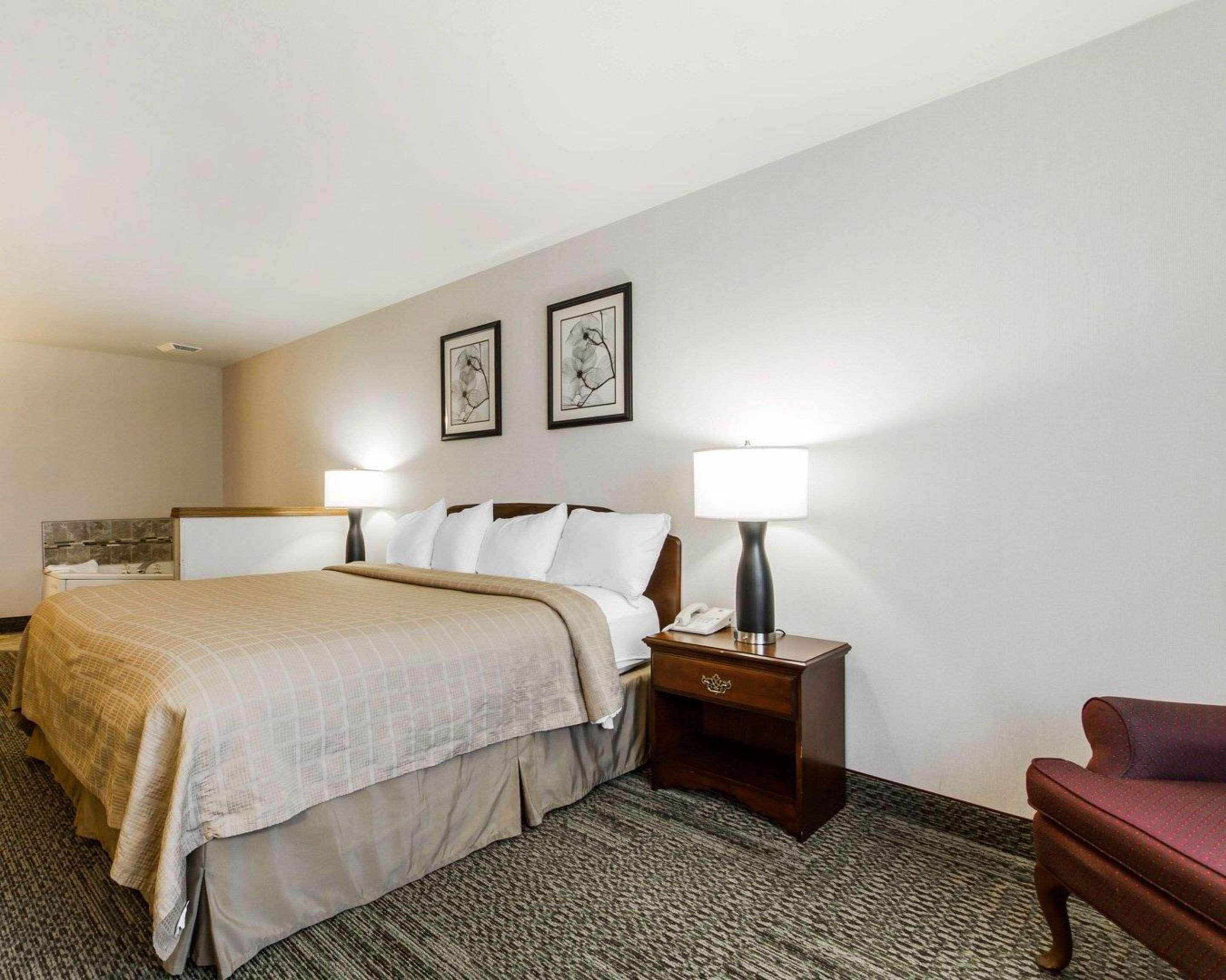 Quality Inn & Suites Stoughton - Madison South Экстерьер фото