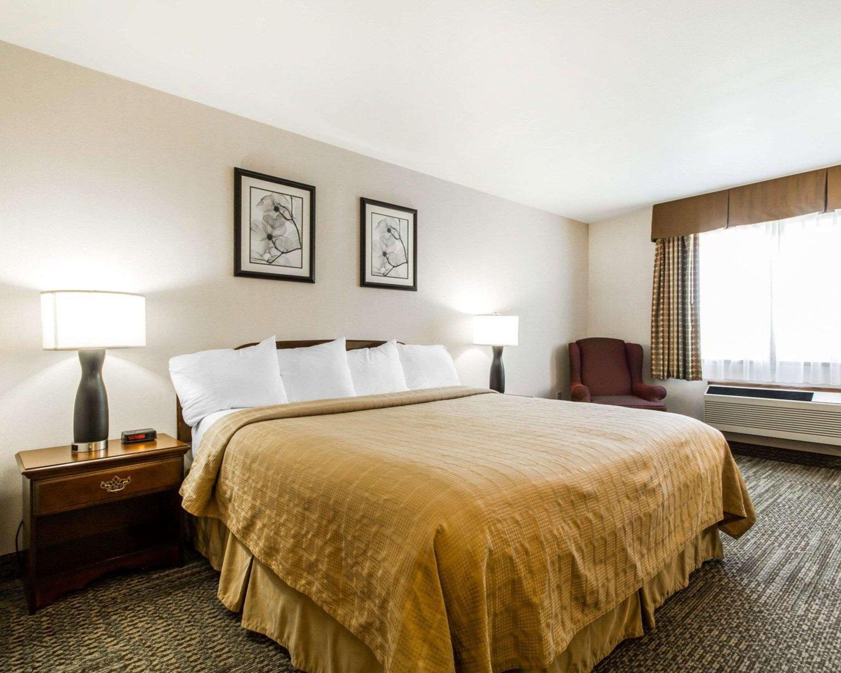 Quality Inn & Suites Stoughton - Madison South Экстерьер фото