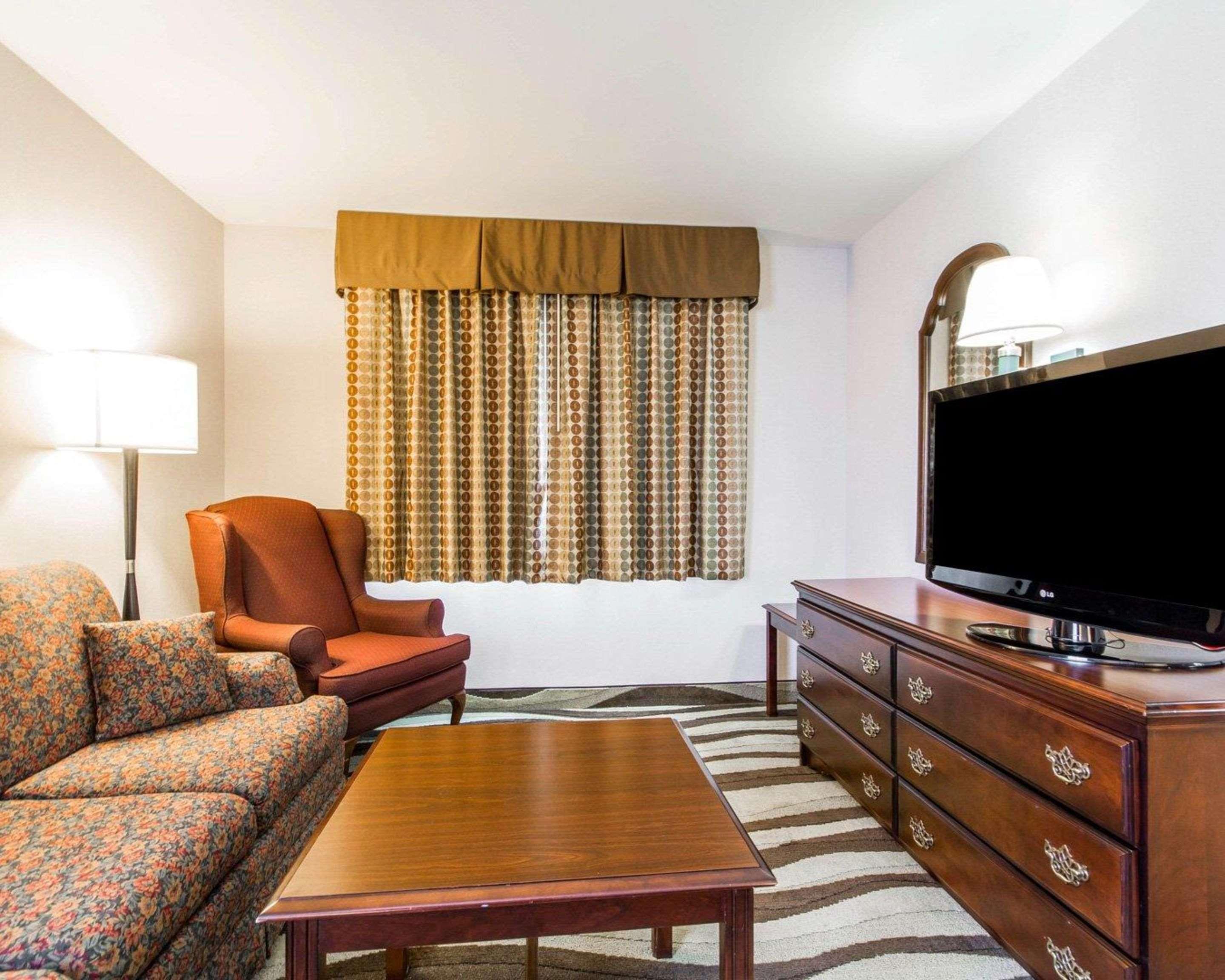 Quality Inn & Suites Stoughton - Madison South Экстерьер фото