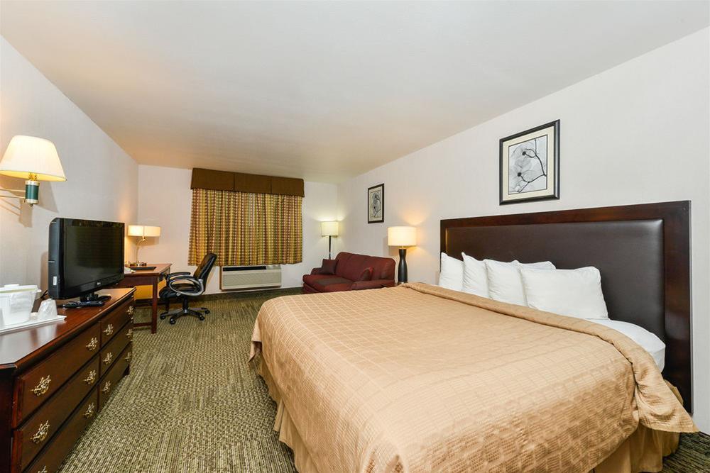 Quality Inn & Suites Stoughton - Madison South Экстерьер фото