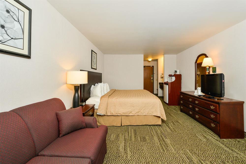 Quality Inn & Suites Stoughton - Madison South Экстерьер фото