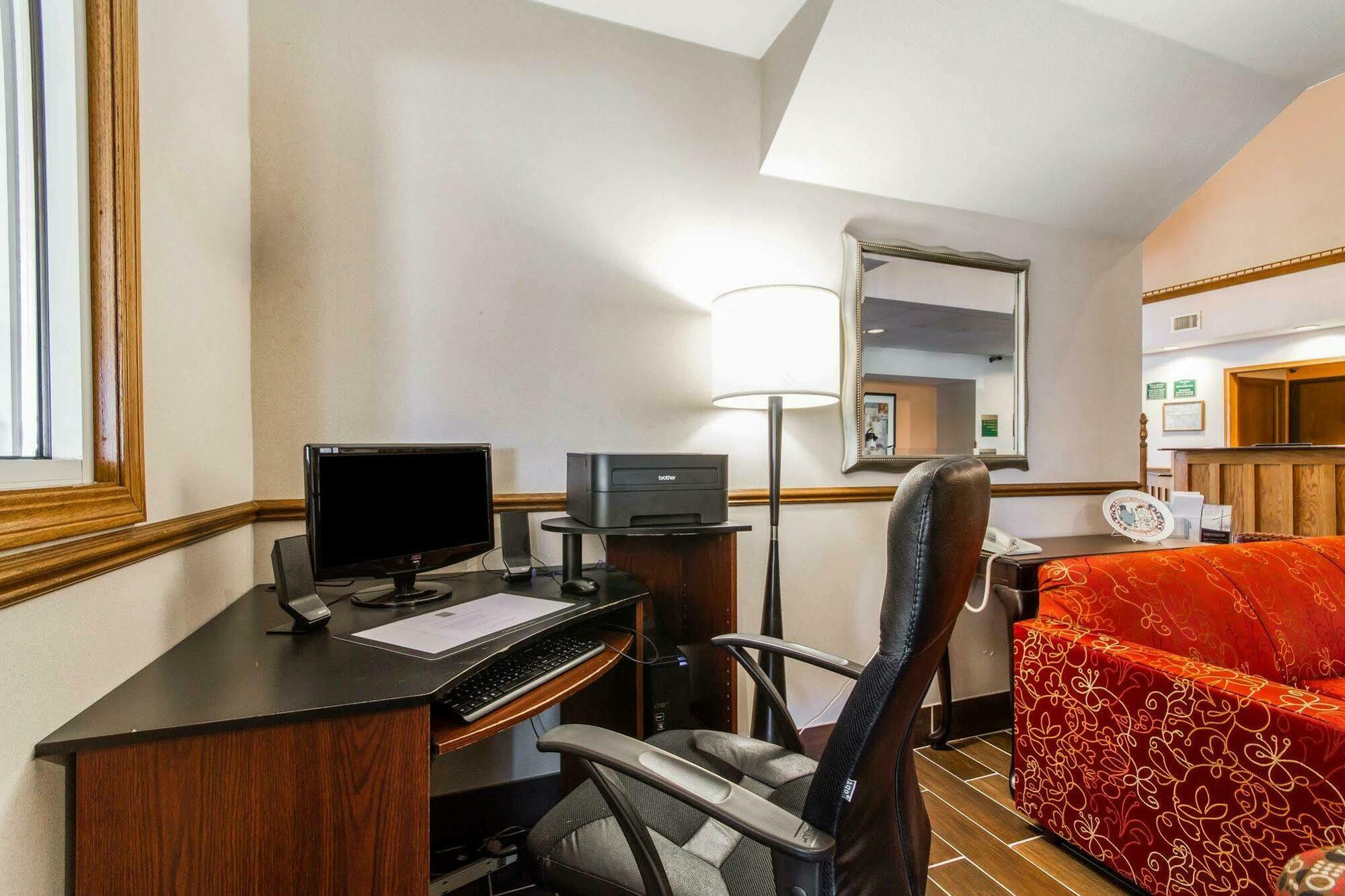 Quality Inn & Suites Stoughton - Madison South Экстерьер фото