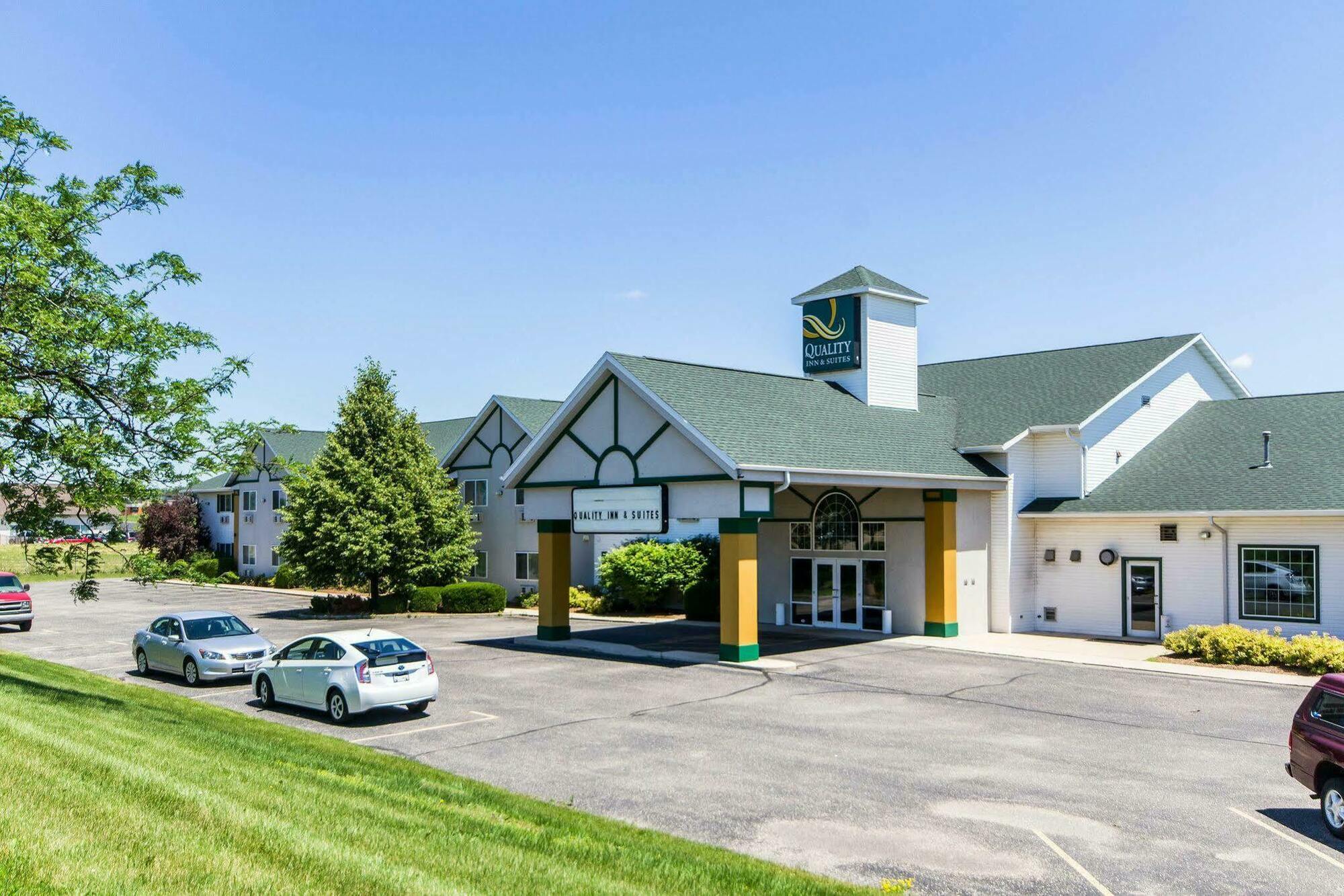 Quality Inn & Suites Stoughton - Madison South Экстерьер фото